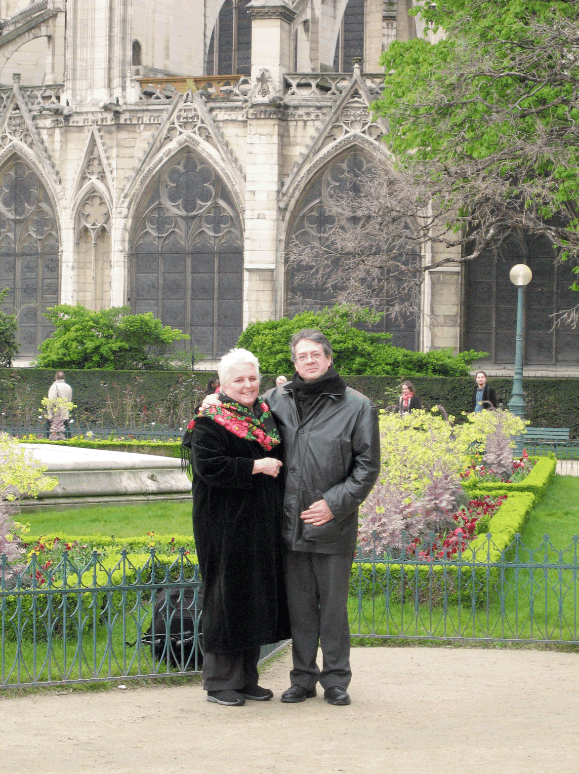 Susan Allen & Jacques Burtin in front of Notre-Dame de Paris in 2007